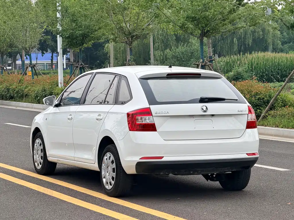 Skoda Rapid Spaceback Facelift 1.6L Auto Forward Edition, фото 9