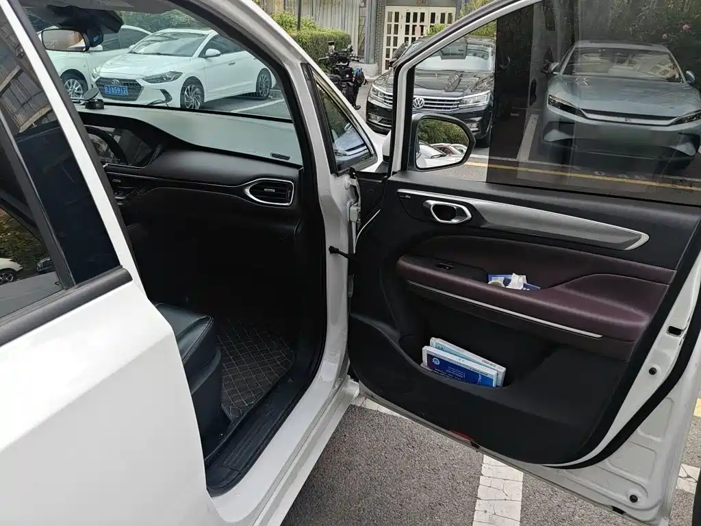 GAC Motor Trumpchi M6 — миниатюра 18