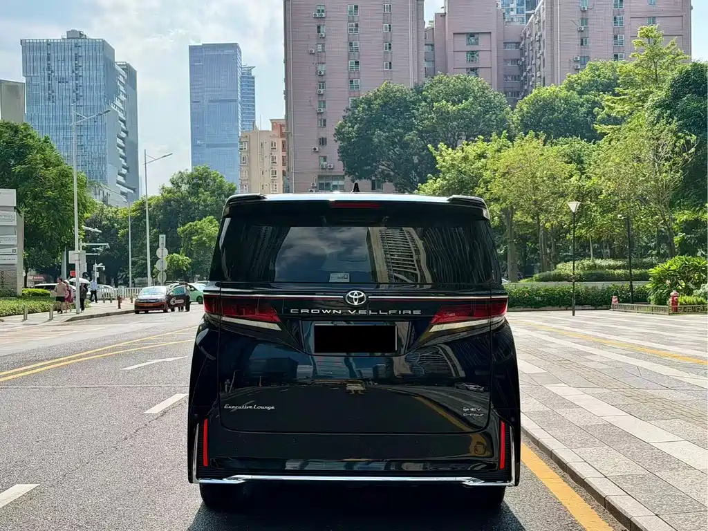 Toyota Vellfire — миниатюра 8