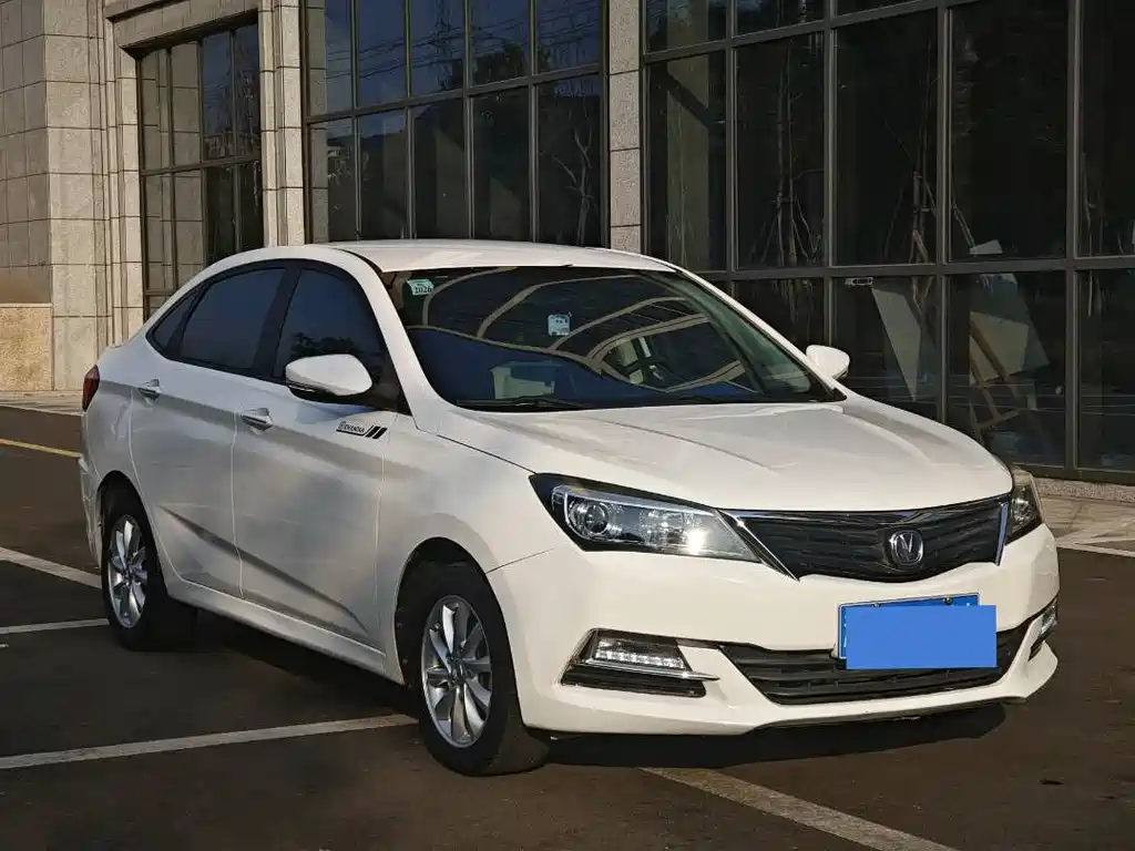 CHANGAN YUEXIANG V7