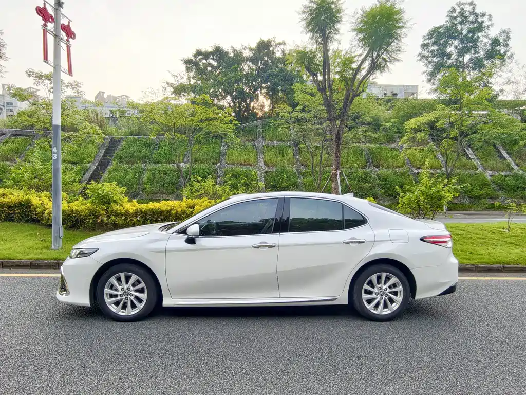 Toyota Camry — миниатюра 4
