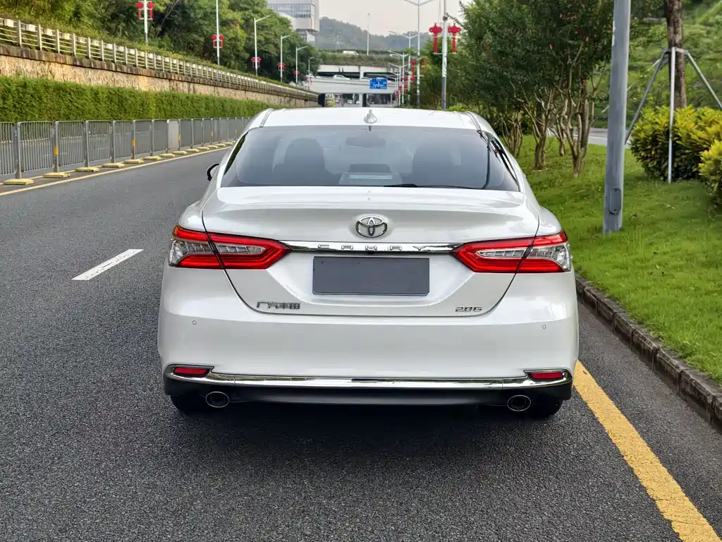 Toyota Camry — миниатюра 3
