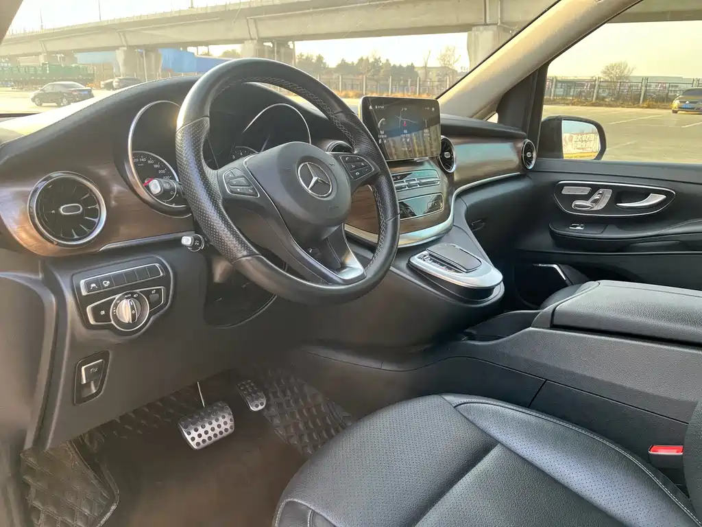 MERCEDES-BENZ V CLASS