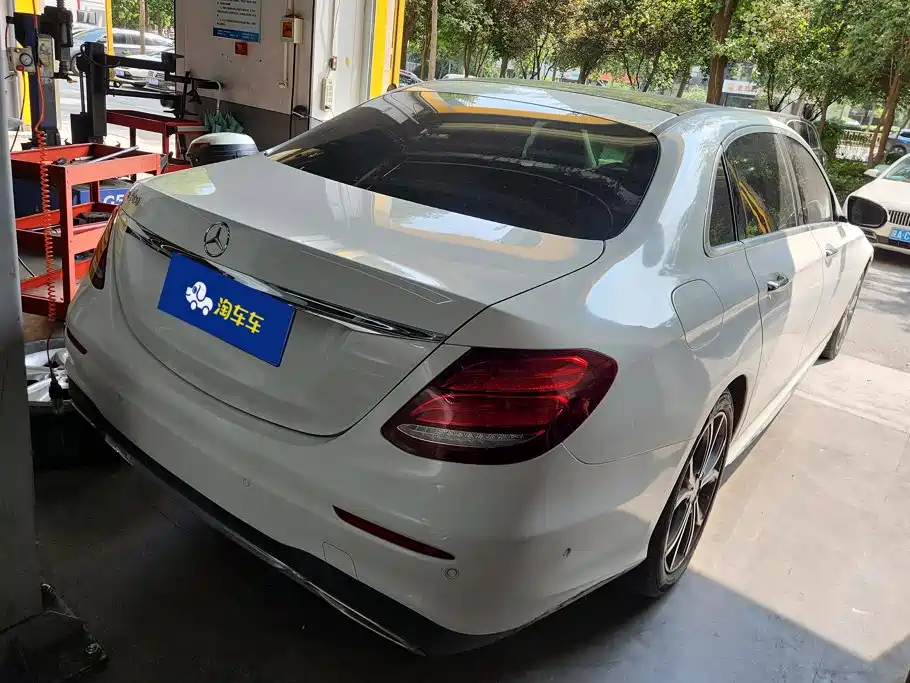 Mercedes-Benz E-Class — миниатюра 3