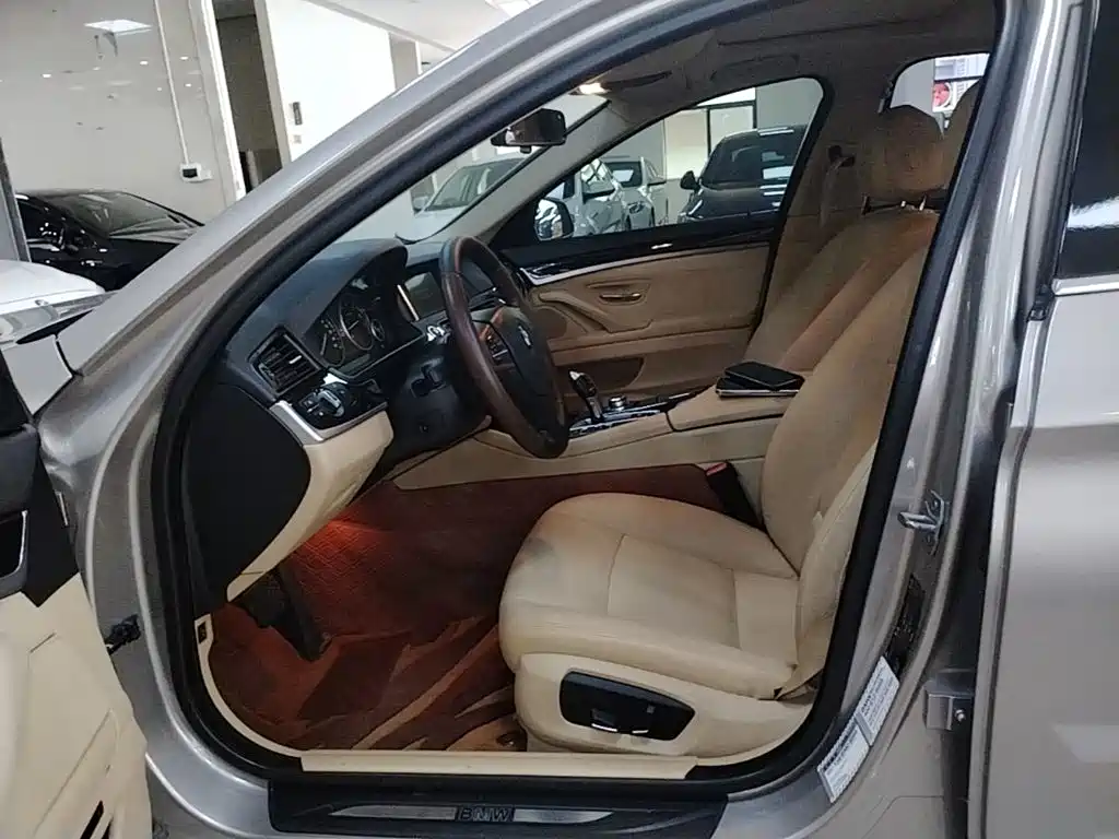 BMW 5 Series — миниатюра 15