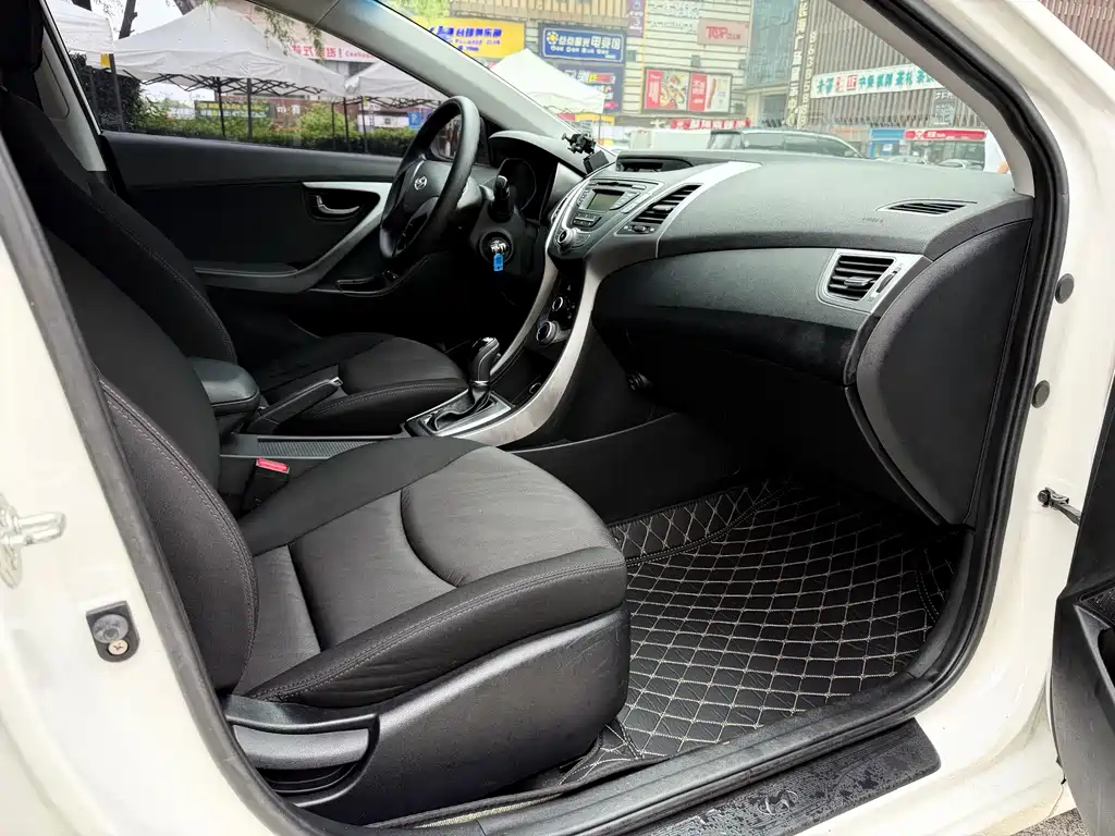 Hyundai Elantra Langdong — миниатюра 10
