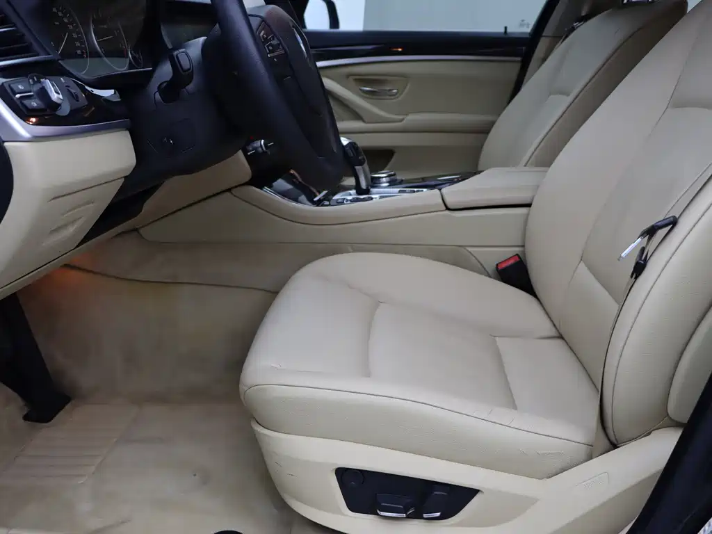BMW 5 Series — миниатюра 5