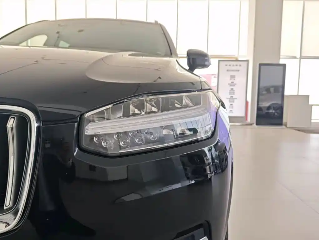 Volvo XC90 PHEV — миниатюра 4