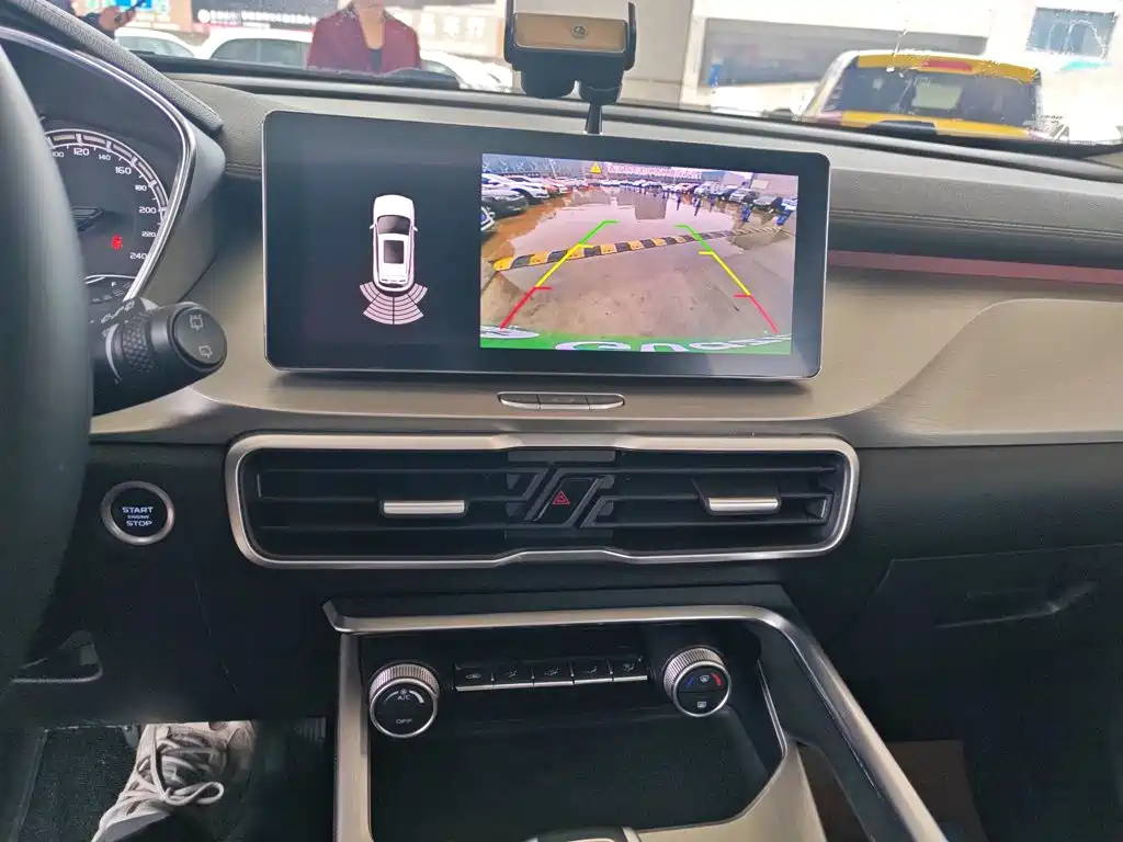Geely Binyue — миниатюра 9