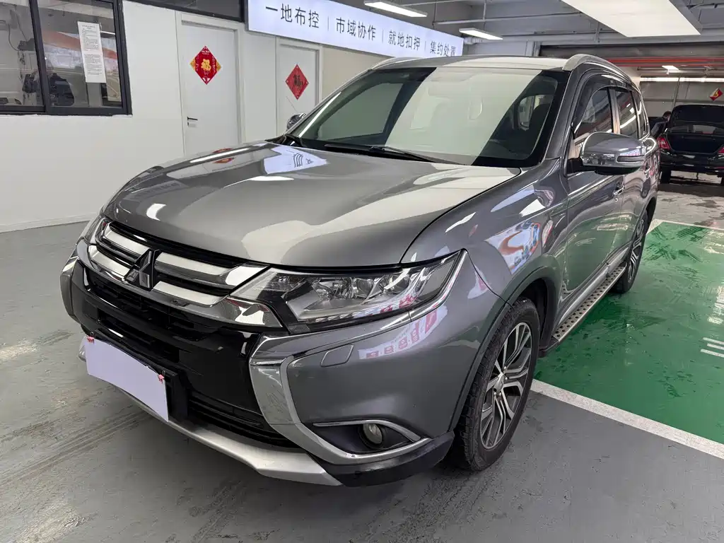 MITSUBISHI OUTLANDER