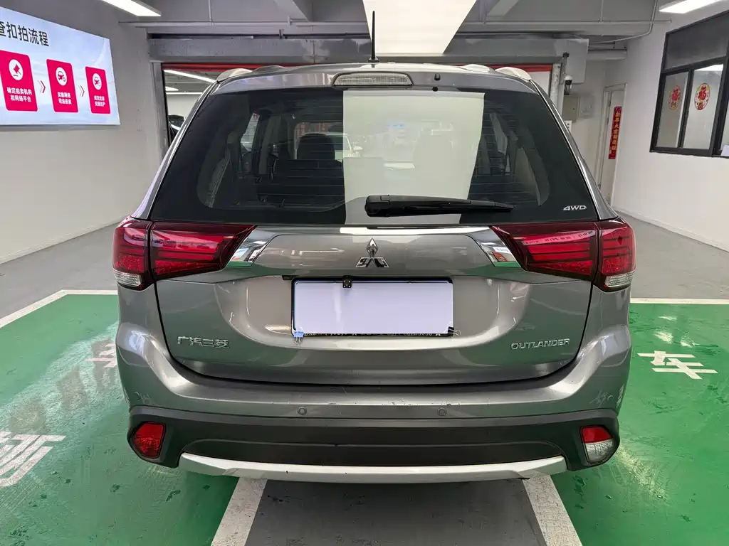 MITSUBISHI OUTLANDER