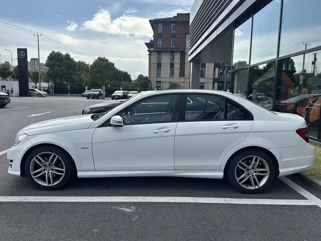 Mercedes-Benz C-Class — миниатюра 3