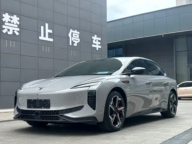 2024 Hongqi EH7