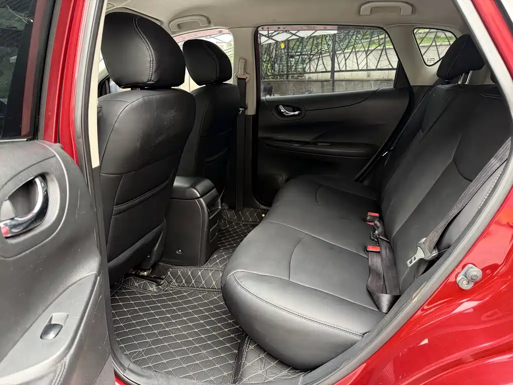 Nissan Tiida — миниатюра 10