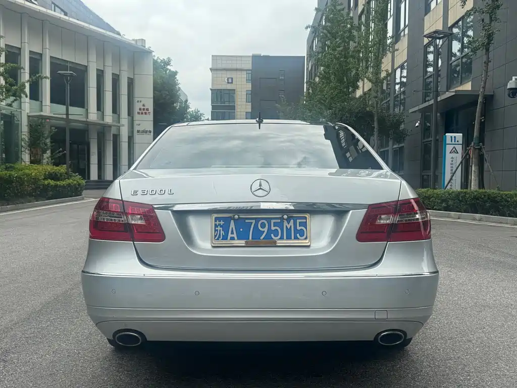 Mercedes-Benz E-Class — миниатюра 5