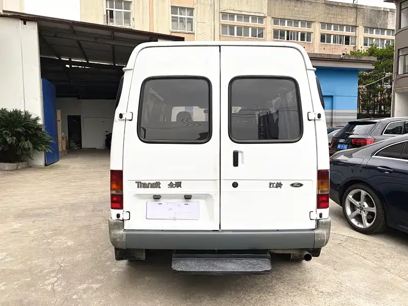 Ford Transit Classic — миниатюра 5