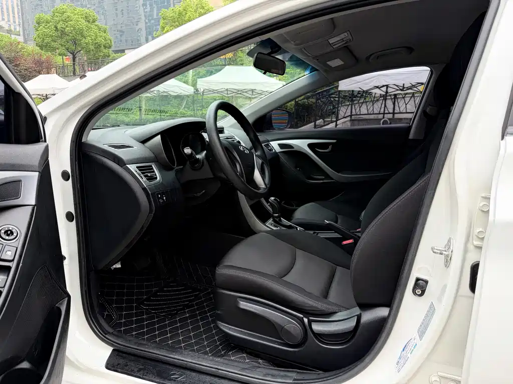 Hyundai Elantra Langdong — миниатюра 8