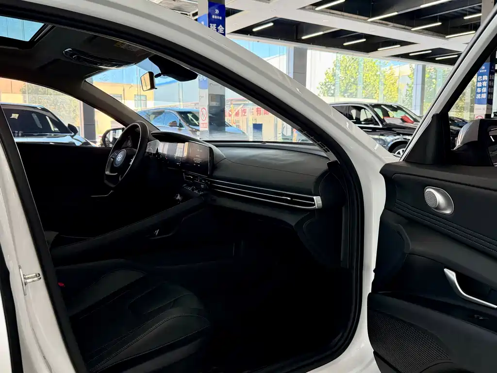 Hyundai Elantra — миниатюра 4