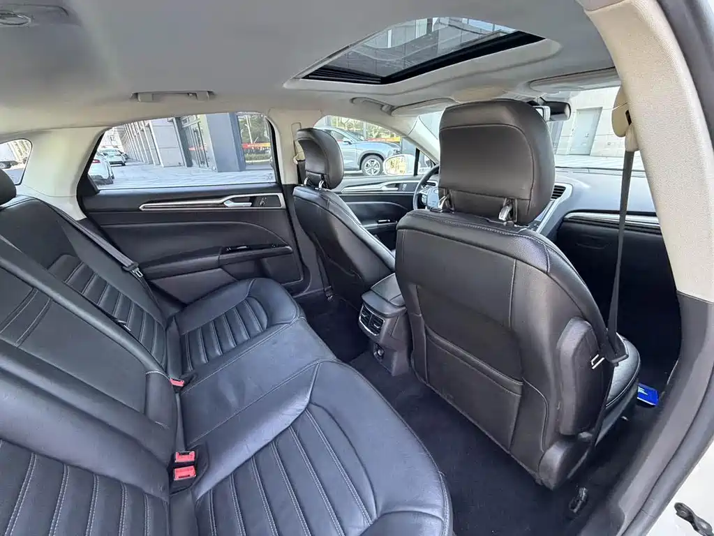 Ford Mondeo — миниатюра 11