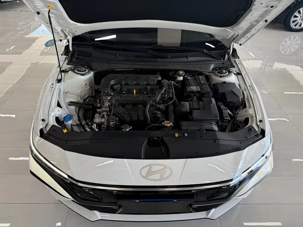 Hyundai Elantra — миниатюра 14