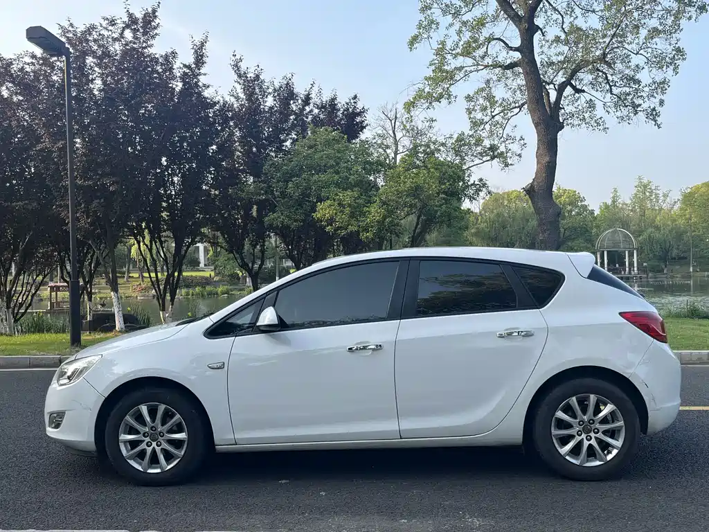 Buick Excelle — миниатюра 7