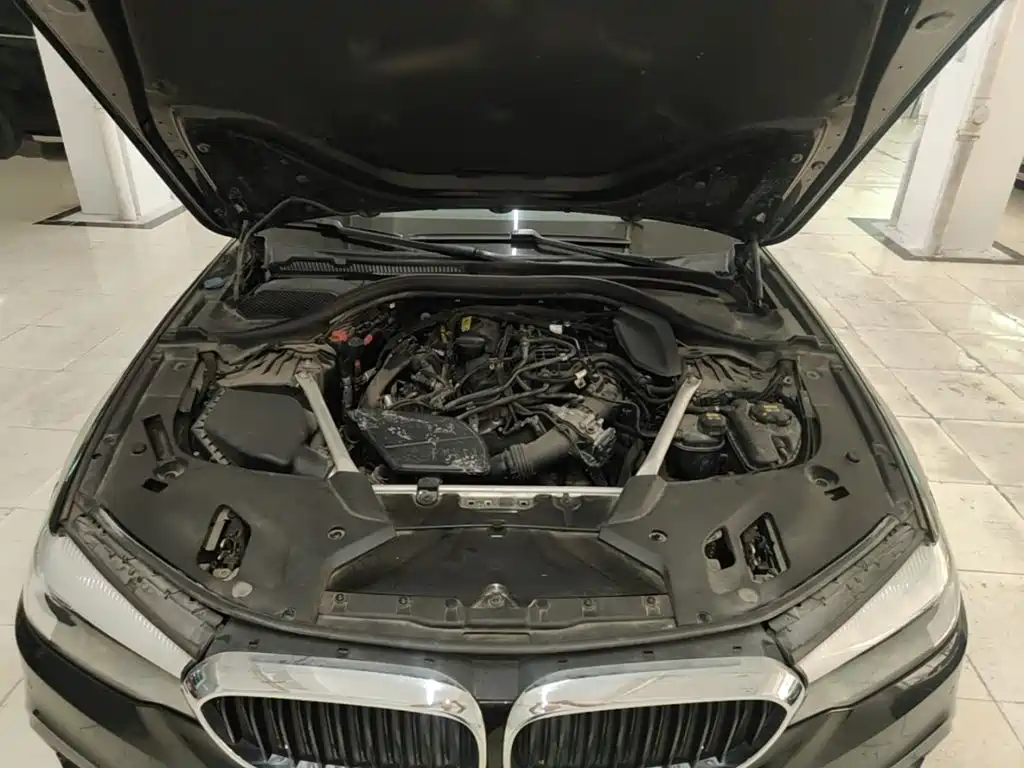 BMW 5 Series — миниатюра 20