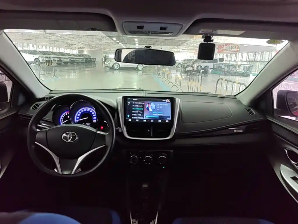 Toyota Yaris L — миниатюра 10