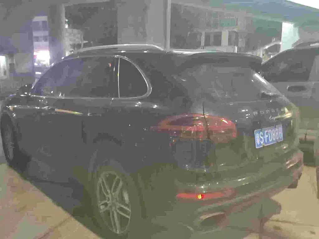 Porsche Cayenne — миниатюра 6