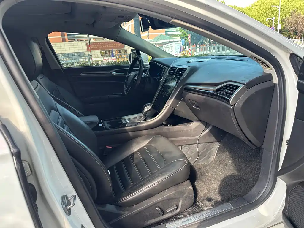 Ford Mondeo — миниатюра 11