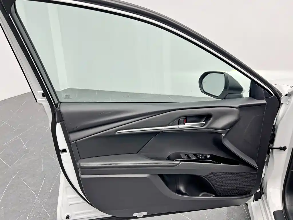 Toyota Camry — миниатюра 12