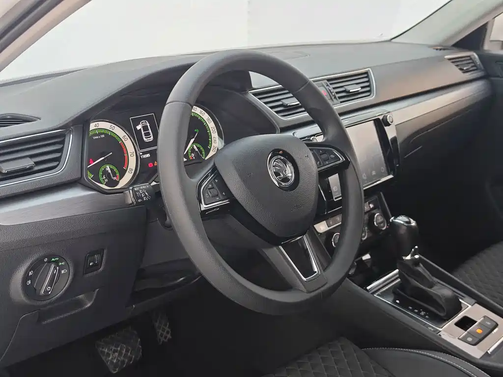 Skoda Superb — миниатюра 22