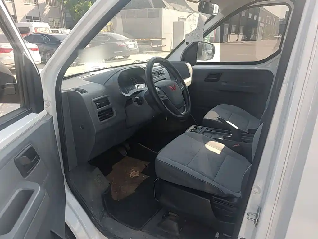 Wuling Yangguang — миниатюра 16