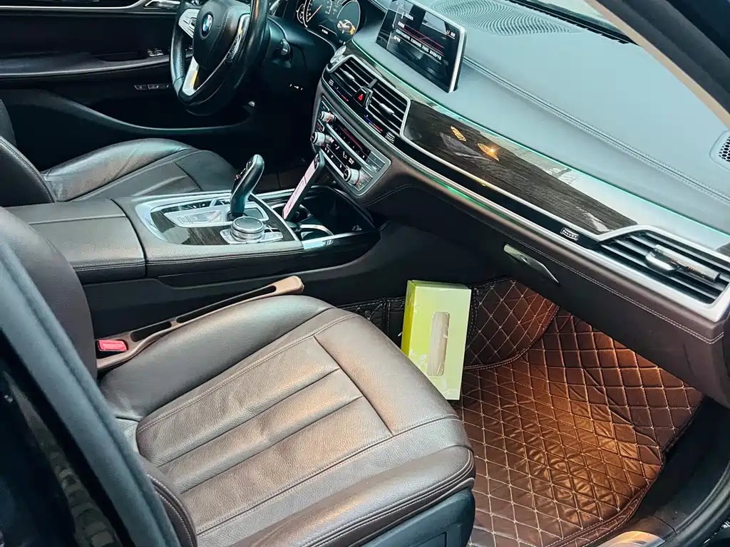 BMW 7 Series — миниатюра 6