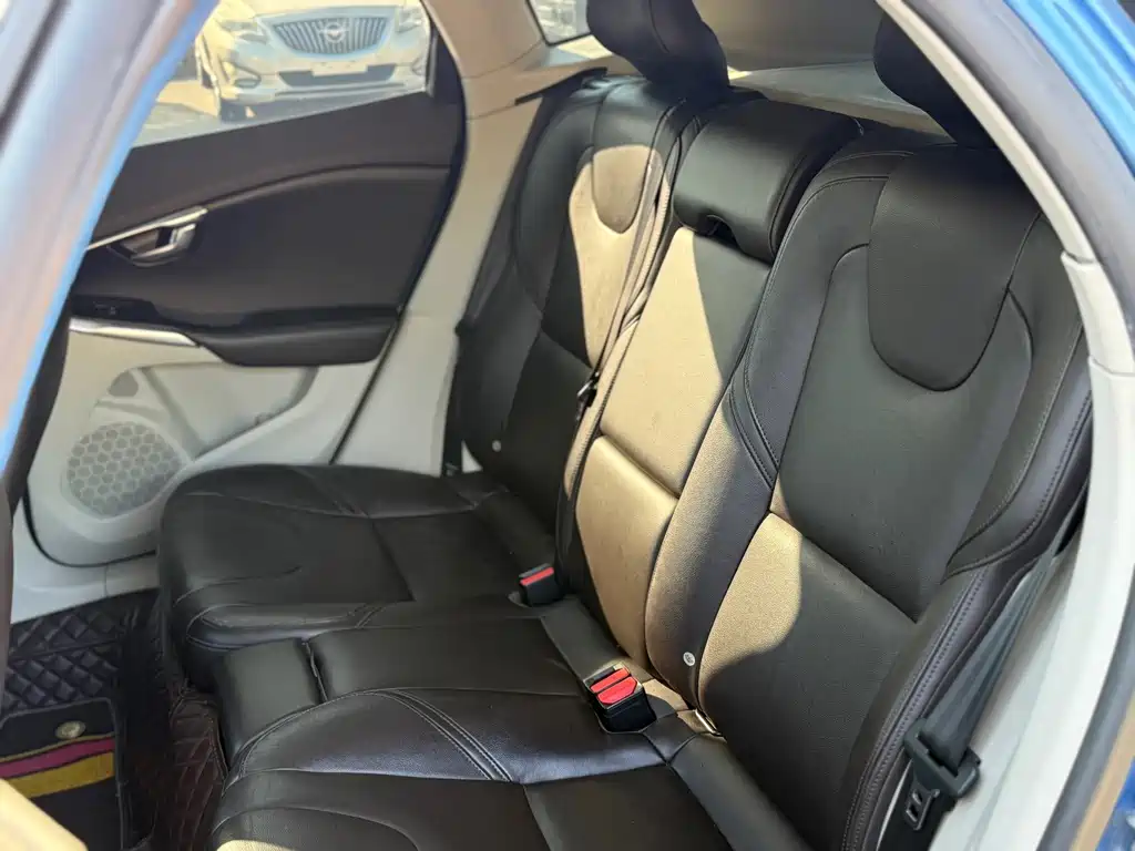 Volvo V40 — миниатюра 13