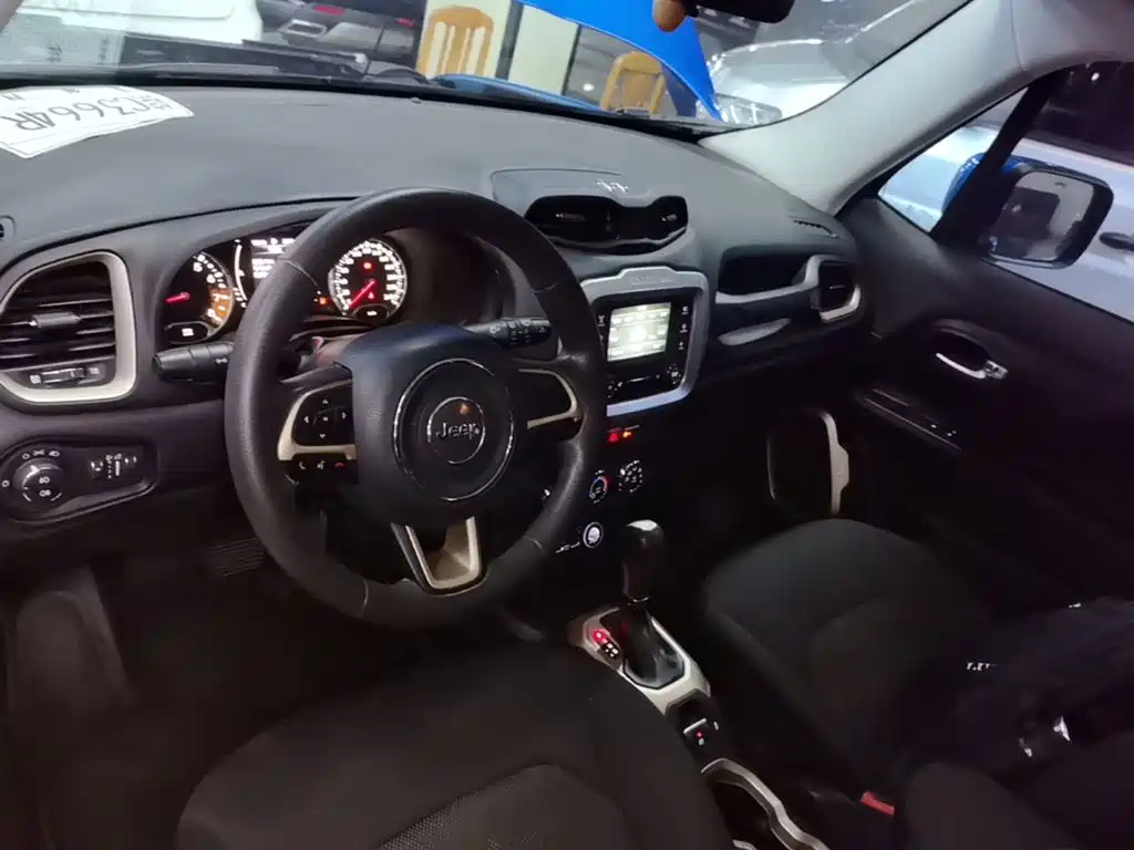 Jeep Renegade — миниатюра 10
