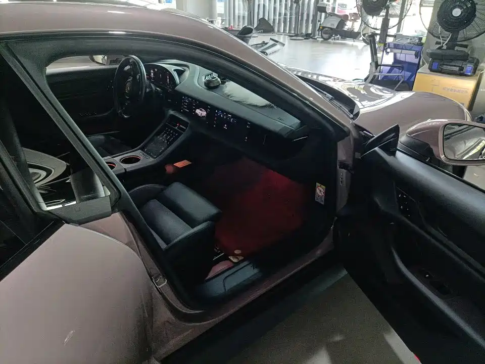 Porsche Taycan — миниатюра 13