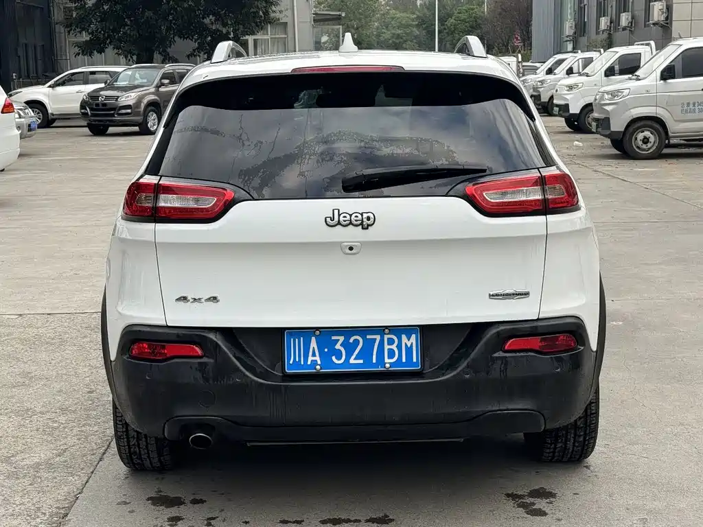 Jeep Cherokee (Import) — миниатюра 13