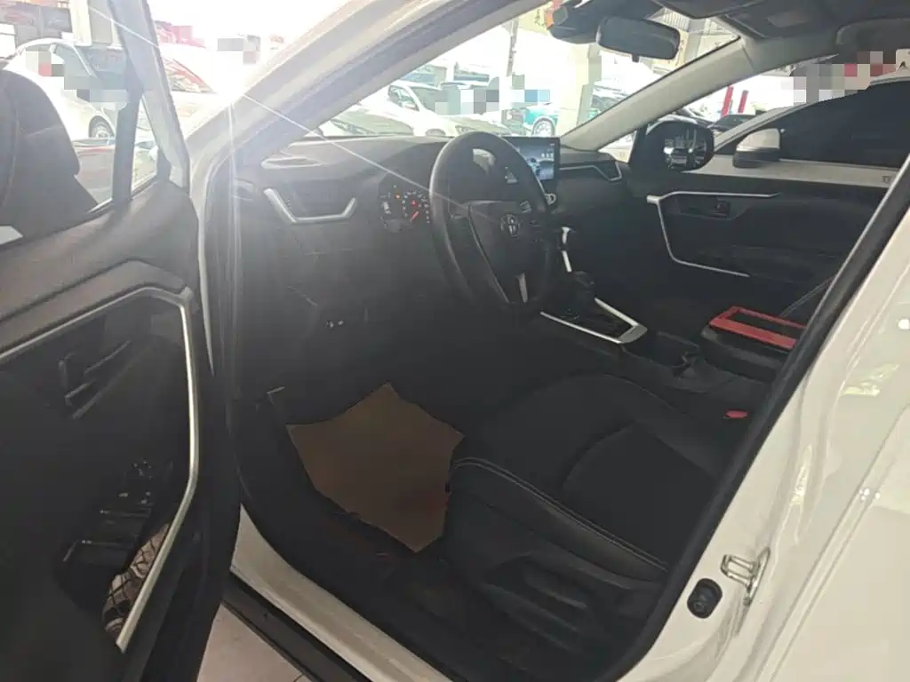Toyota RAV4 — миниатюра 16