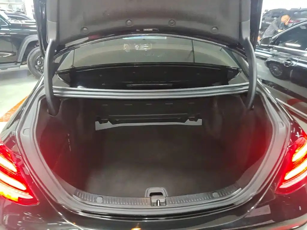 Mercedes-Benz E-Class — миниатюра 19