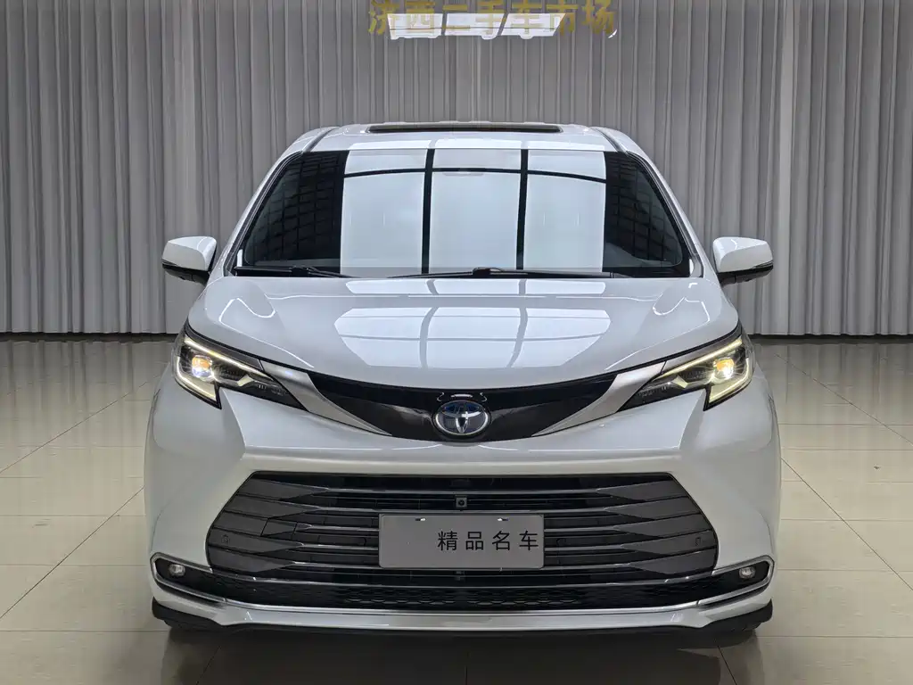Toyota Sienna 2023 2.5L Luxury
