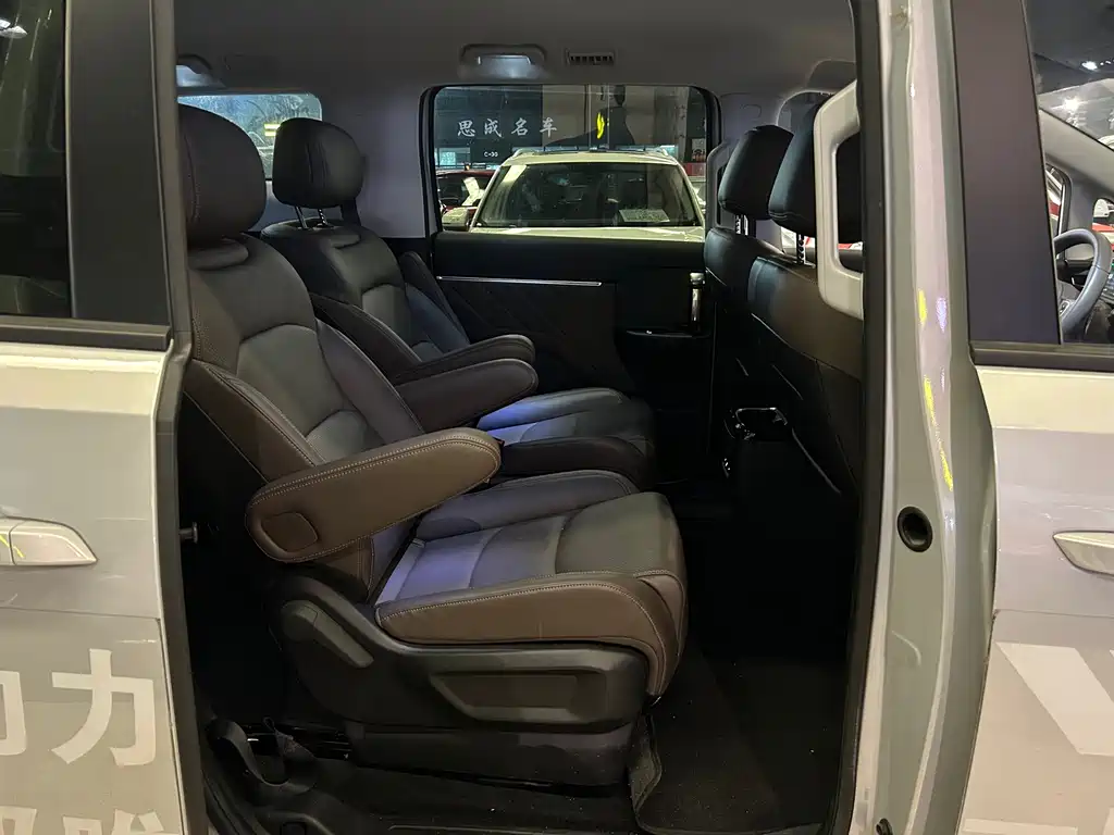 Wuling Xingguang 730 New Energy — миниатюра 10