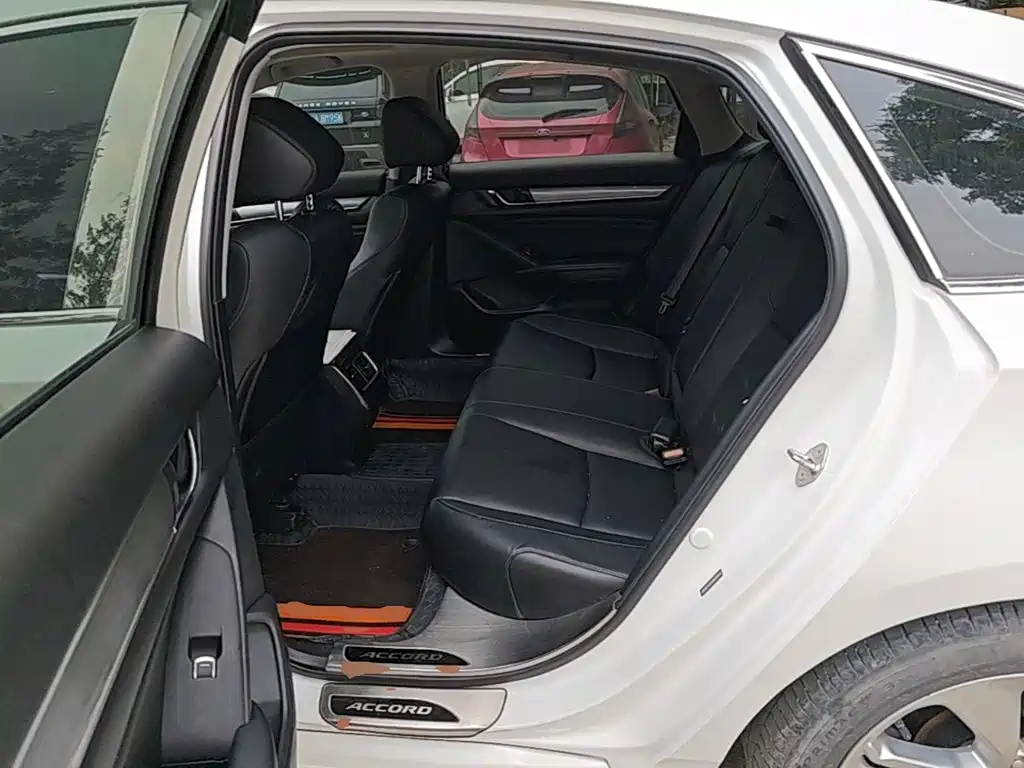 Honda Accord — миниатюра 17