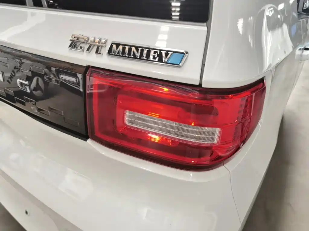 Wuling MINIEV — миниатюра 8