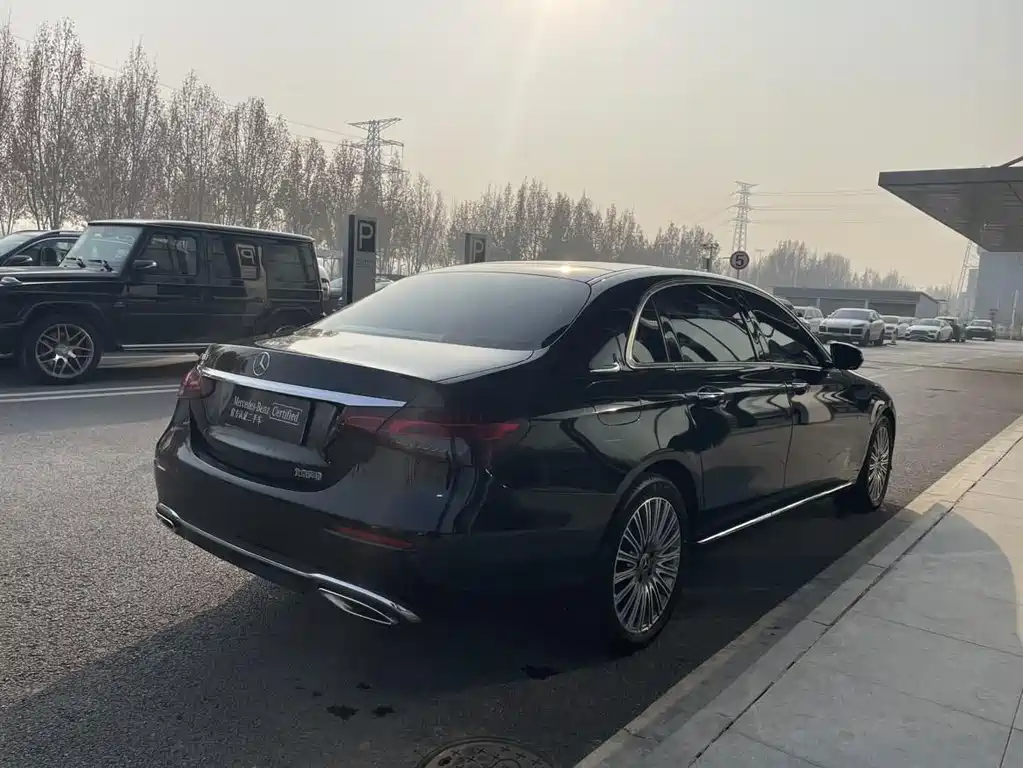 MERCEDES-BENZ E CLASS