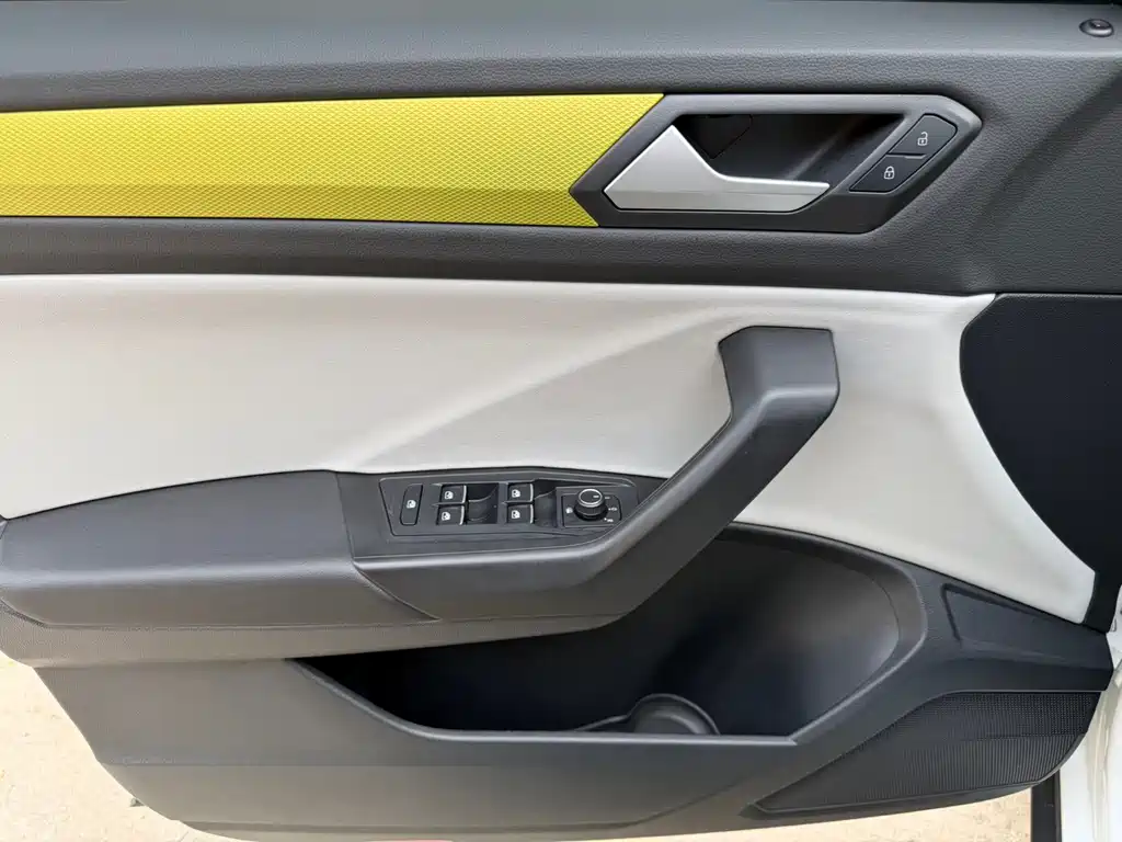 Volkswagen T-Roc — миниатюра 8