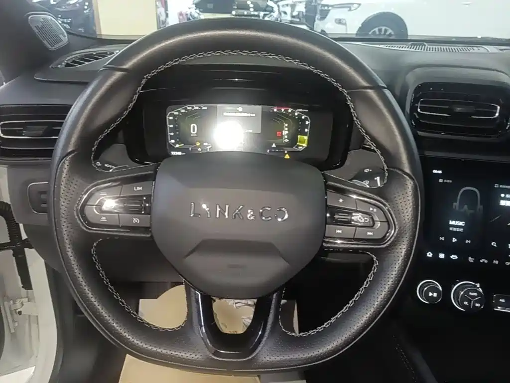 Lynk & Co 03 — миниатюра 11
