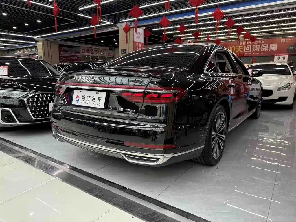 Audi A8 - фото 9