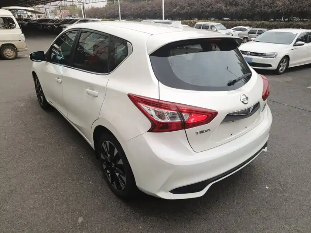 Nissan Tiida — миниатюра 5