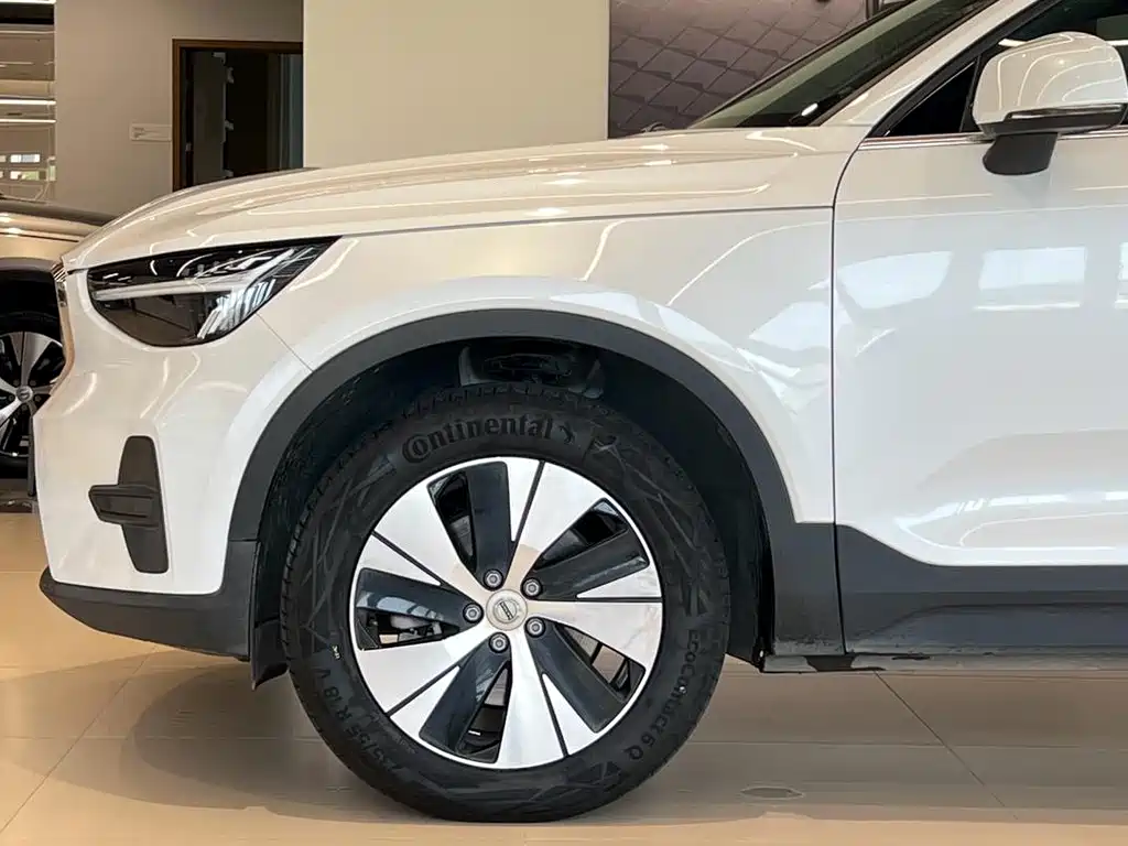 Volvo XC40 — миниатюра 3