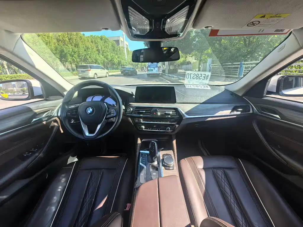 BMW 5 Series — миниатюра 6